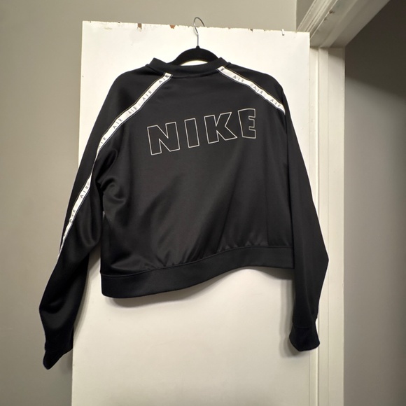 Nike Cropped Jacket - Picture 2 of 2